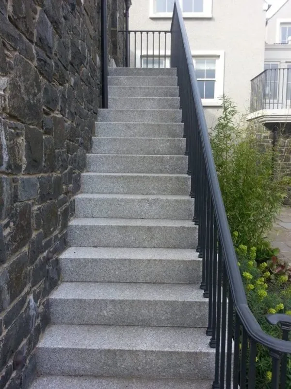 steps with algae after treatment